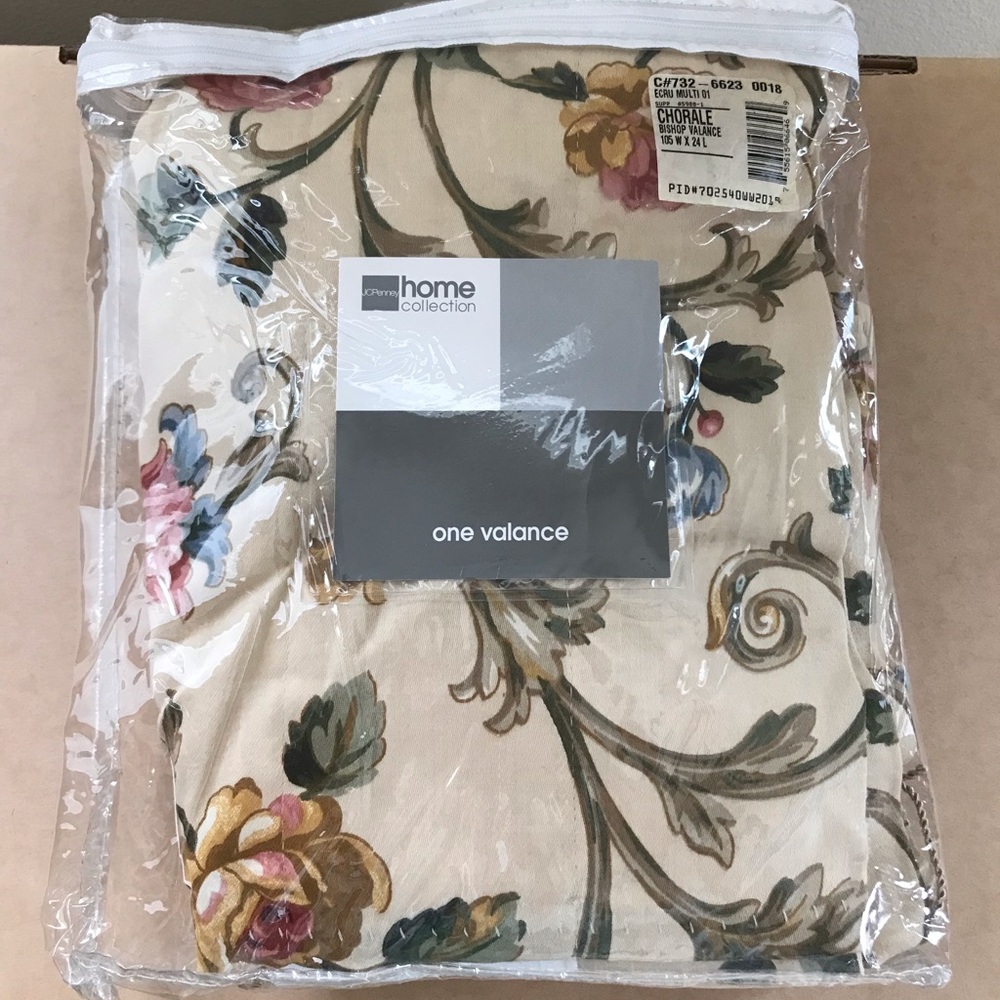 JC Penney Home Collection Chorale Bishop Valance Floral 105 W X 24 L NEW
